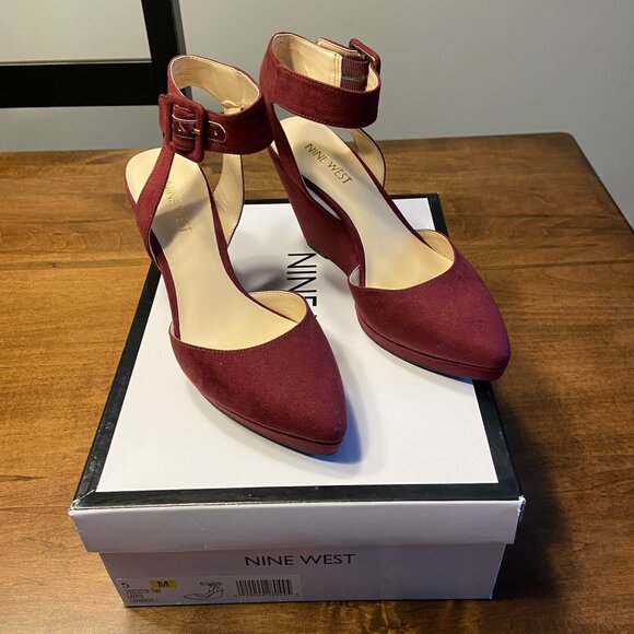 Like New Nine West LADYO Cranberry Faux Suede Wedge Heels 5M - Picture 1 of 7